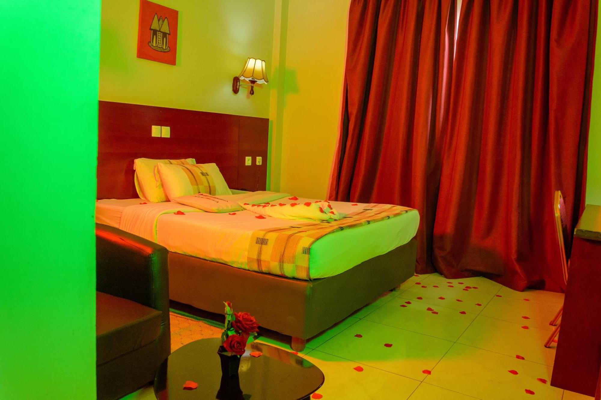 Hotel La Rose Blanche Корого Екстер'єр фото